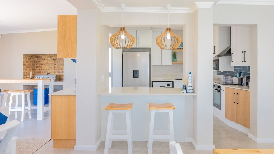 4 Bedroom Property for Sale in Struisbaai Western Cape